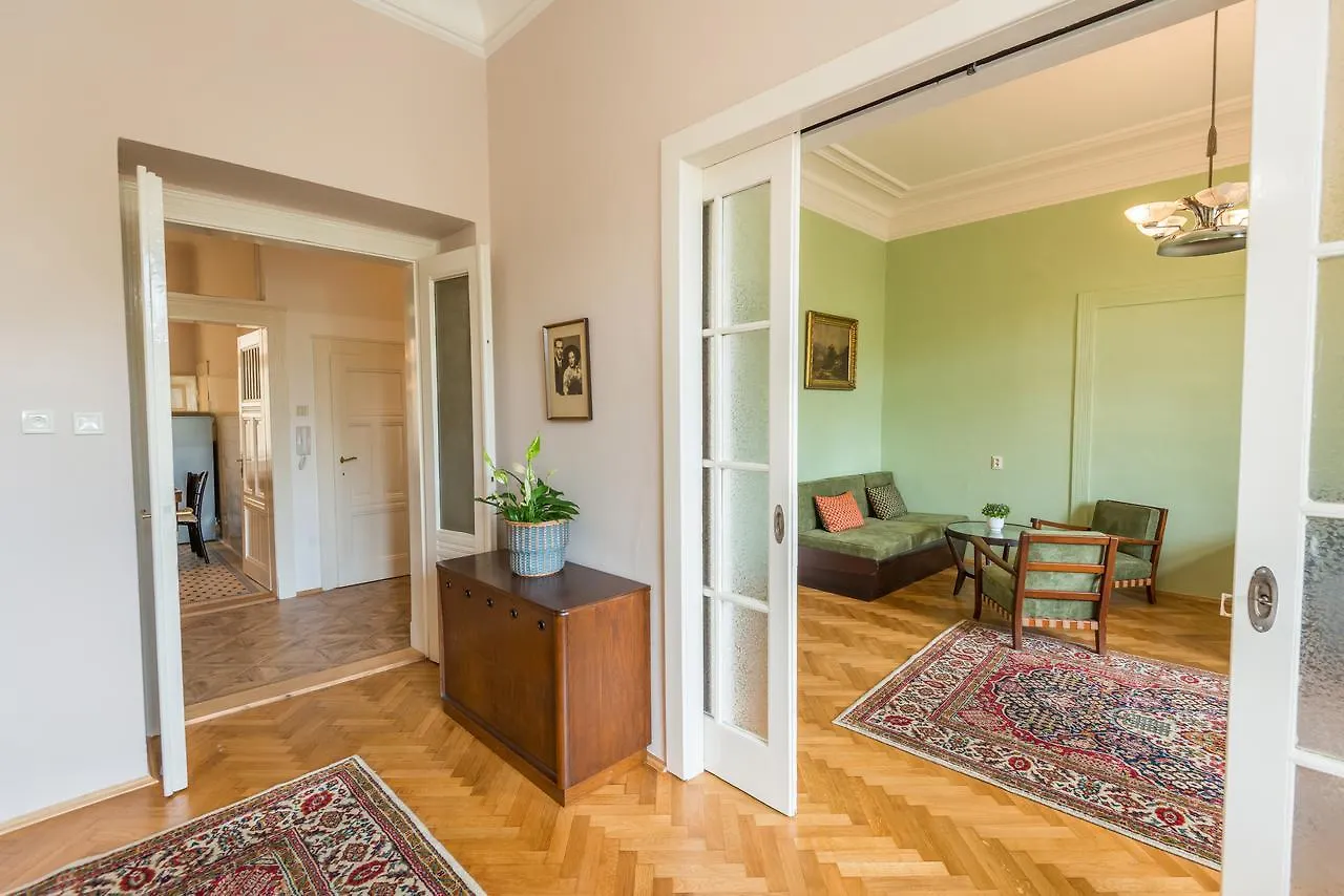 Riverside Apartment With A Balcony Praha