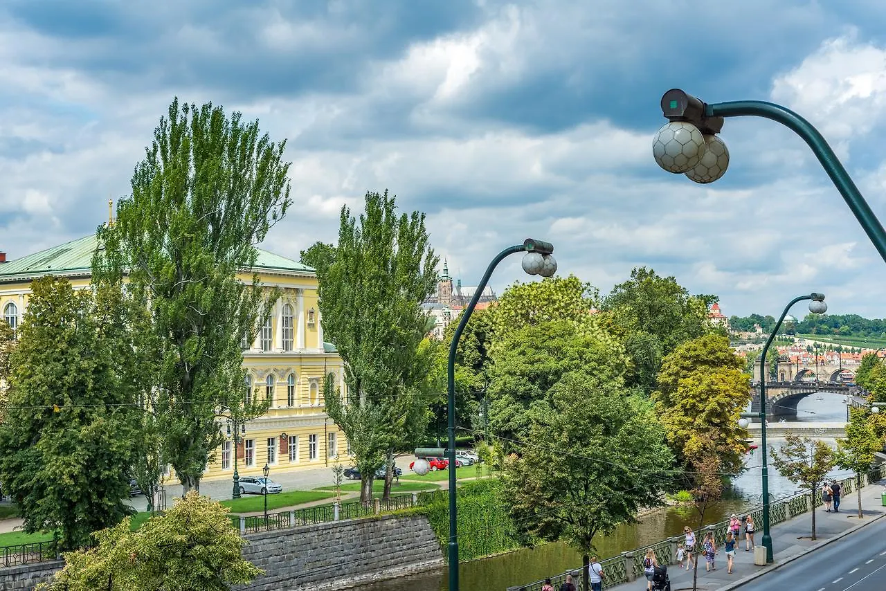 Riverside Apartment With A Balcony Praha