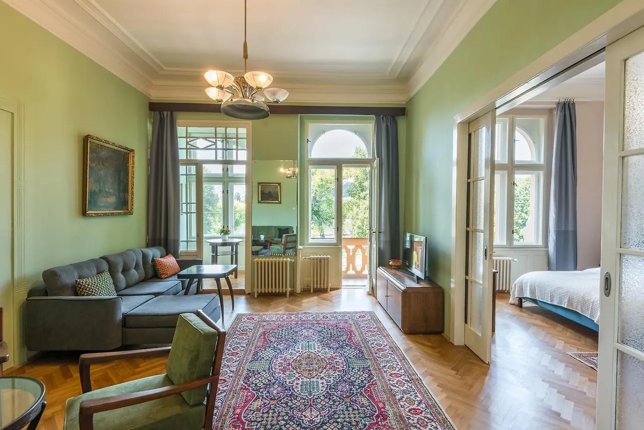 Riverside Apartment With A Balcony Praha