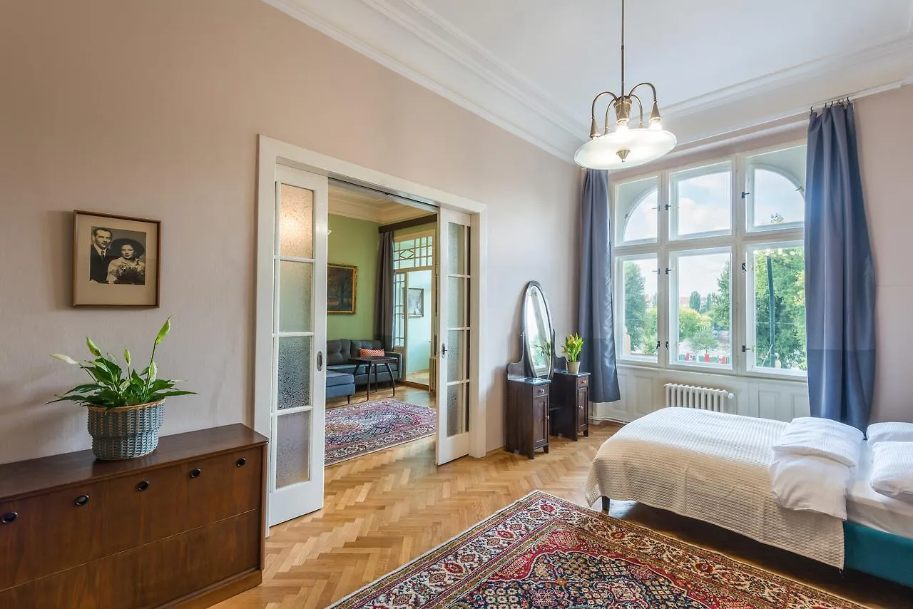 Riverside Apartment With A Balcony Praha