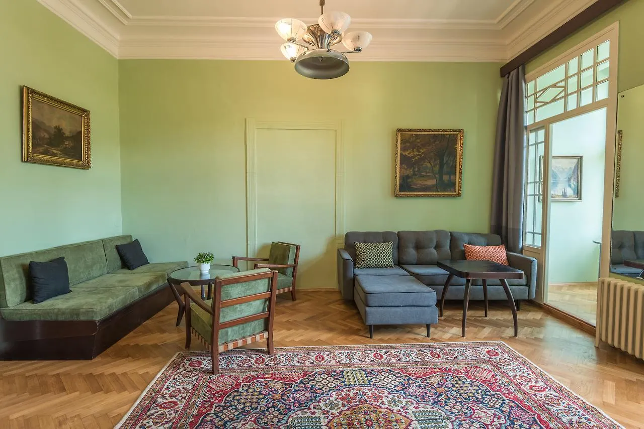 Riverside Apartment With A Balcony Praha