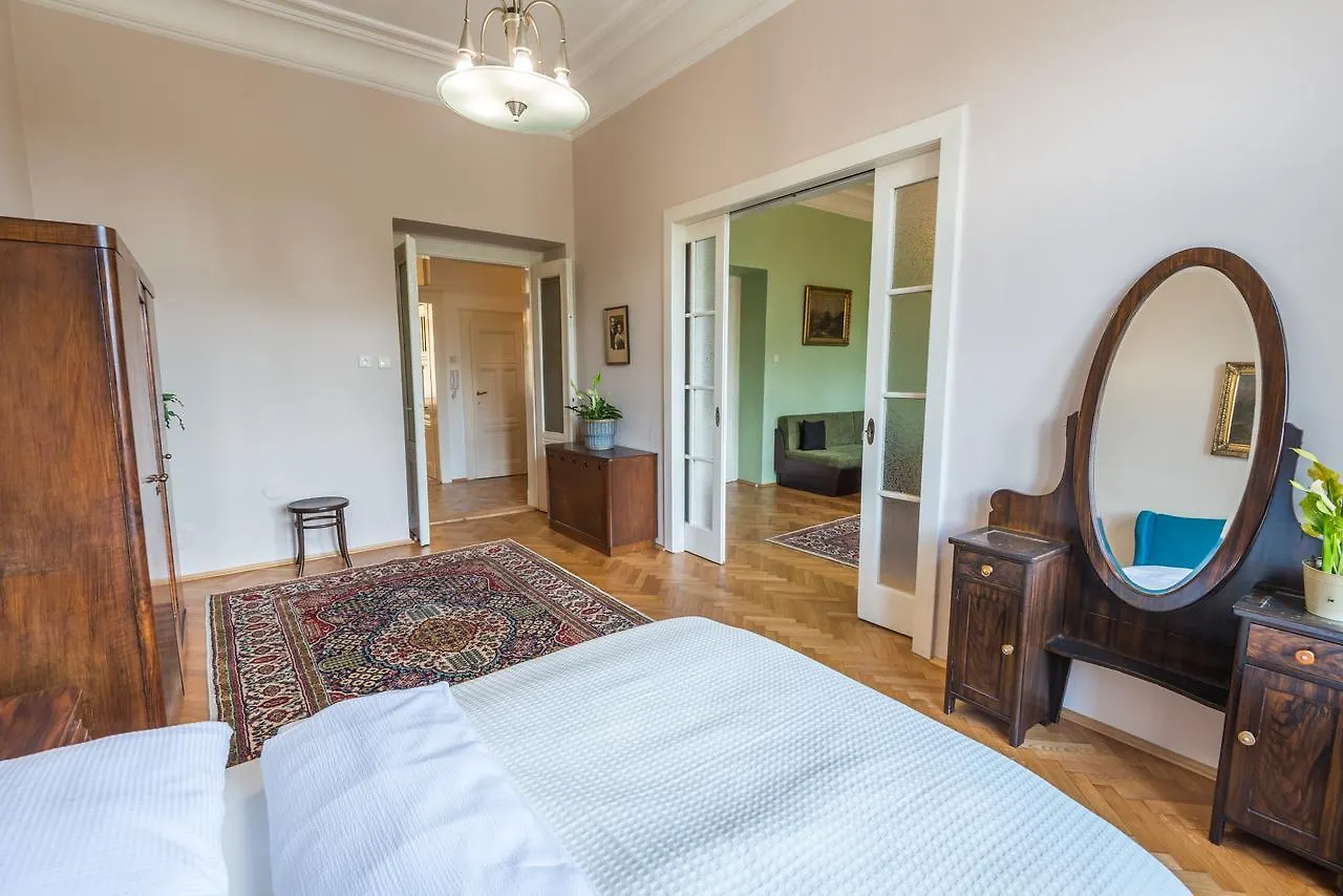 Riverside Apartment With A Balcony Praha